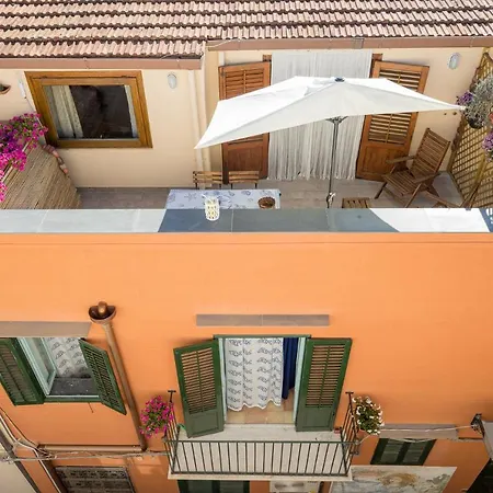 Casa Clelia Piazza * 乌斯蒂卡