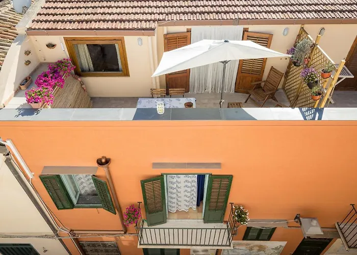 Casa Clelia Piazza * 乌斯蒂卡